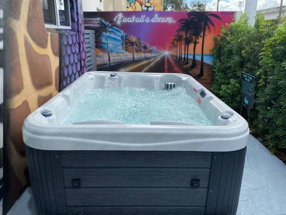 Cozy & Colorful Miami Art Canvas W/Hottub & Murals Εξωτερικό φωτογραφία